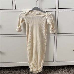 Kate Quinn 0-3 stretchy ribbed knotted gown